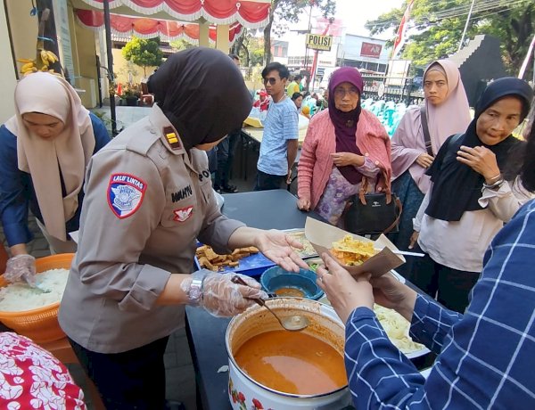 Polresta Malang Kota Sapa Warga melalui Baktikes dan Makan Bersama Gratis